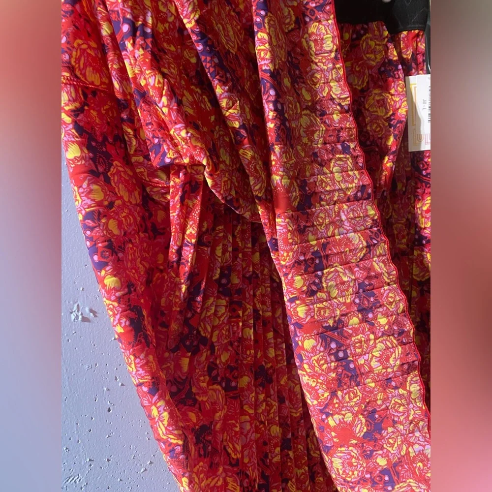 Jill Pleated Skirt - Picture 3 of 6